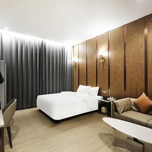 Hotel Hound Airport